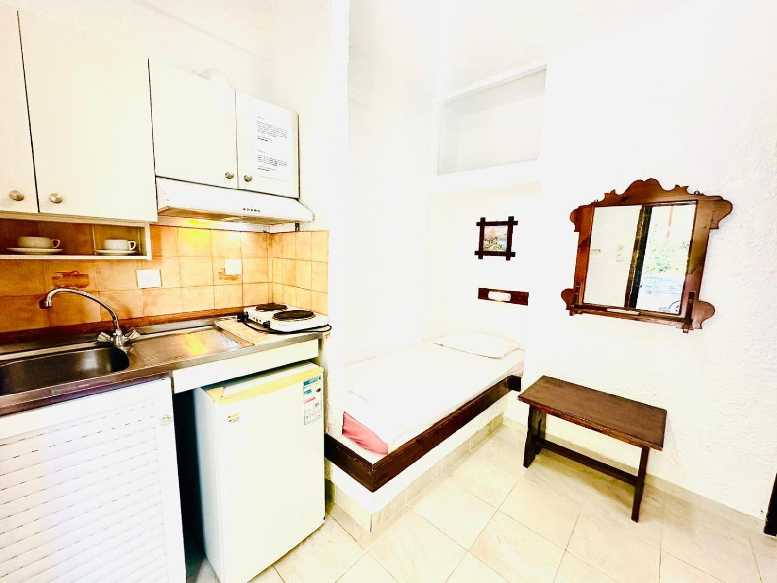 Argo Apartments Nea Poteidaia Habitación foto
